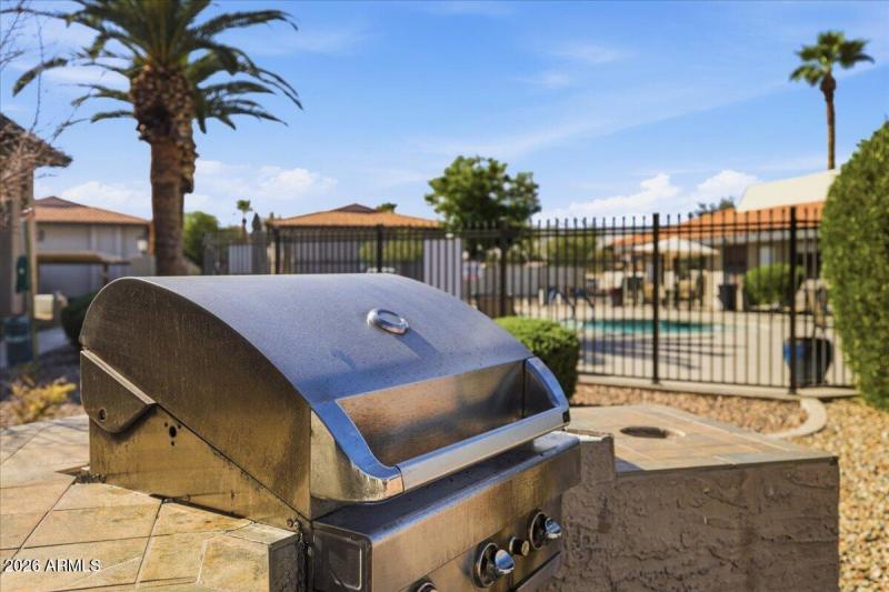 40-1402_E_Guadalupe_Rd_40