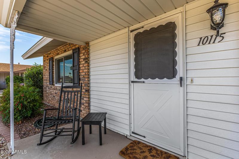 ROCKER FRIENDLY FRONT PORCH