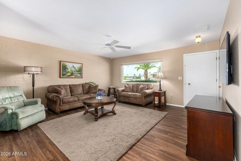 SOLID SURFACE FLOORING THROUGHOUT