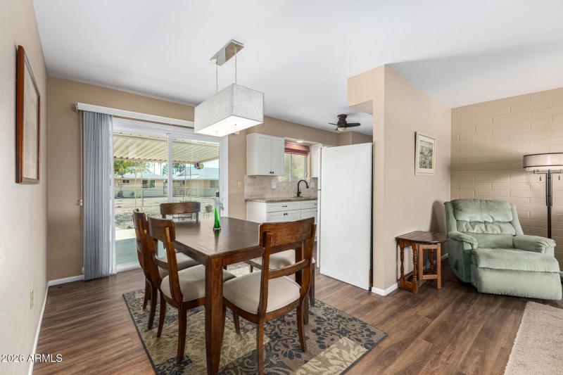 OPEN AND LIGHT DINING