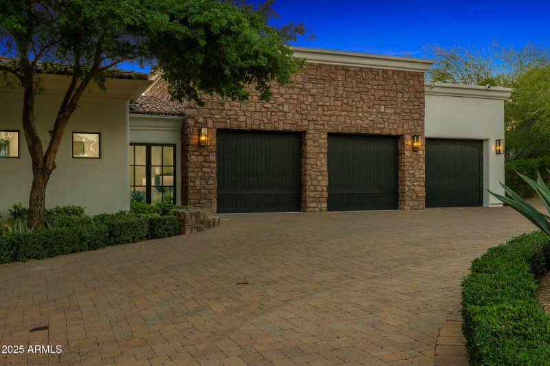 3 car garage_twilight