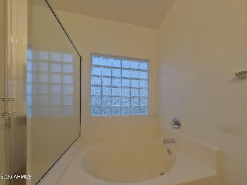 11_pc_kFEYjz2WEc_v6sEzTMLg5_layout_0