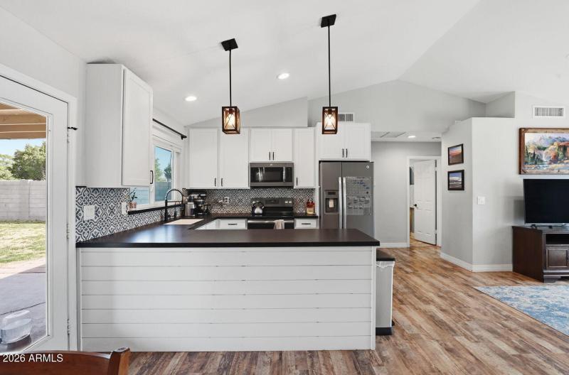 10-web-or-mls-6016 W Kings Ave Glendale,