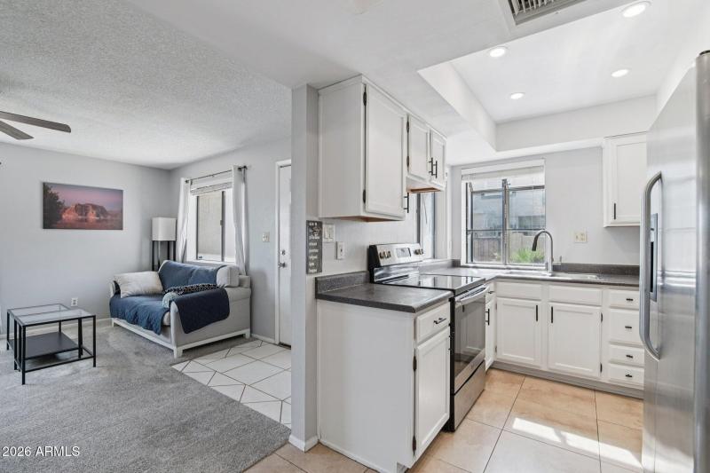 9-web-or-mls-E Hartford Ave 41-S0303-009