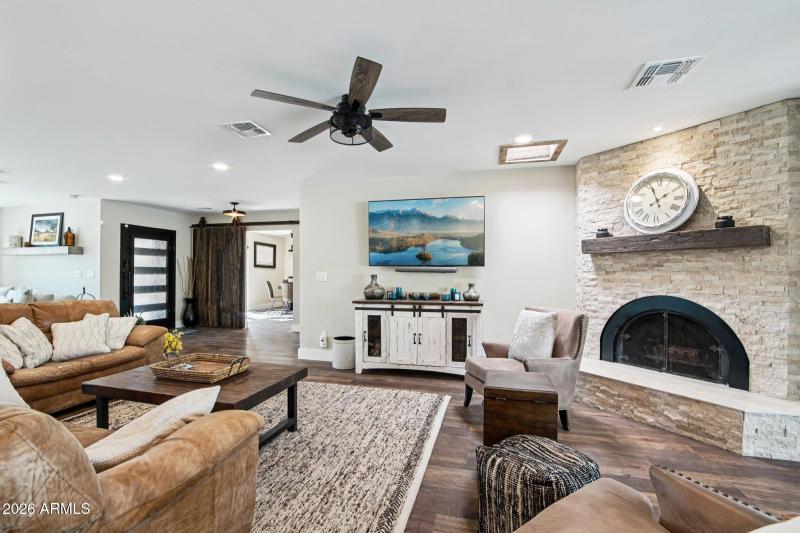 9-web-or-mls-E Betty Elyse Ln-S0303-009