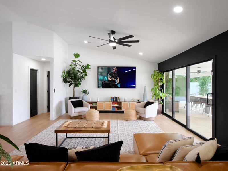 PropertyImageCo_15218N61stSt_WEB_48