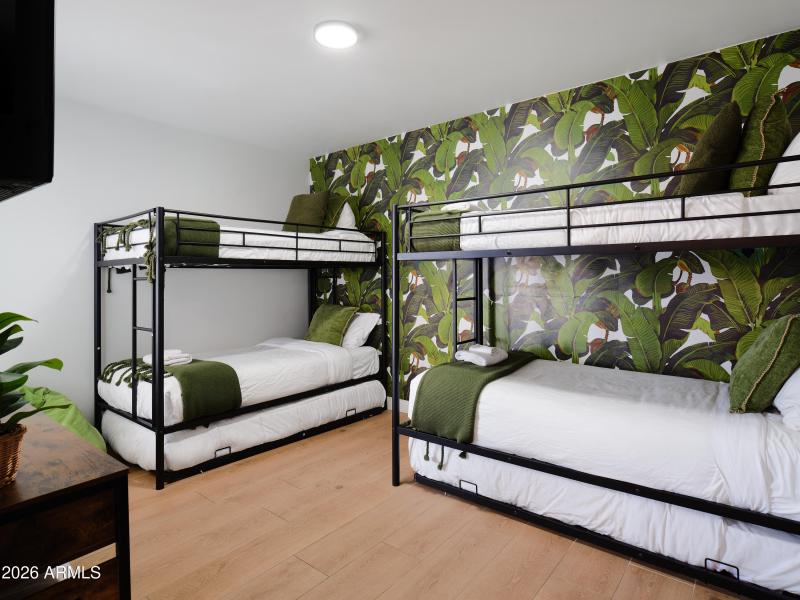 PropertyImageCo_15218N61stSt_WEB_2