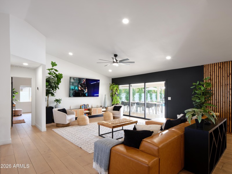 PropertyImageCo_15218N61stSt_WEB_50