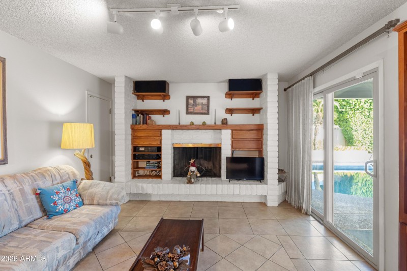 7125 N 20th Ave-7852