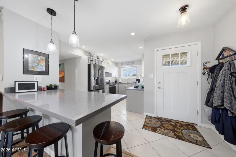 Kitchen / Breakfast Bar