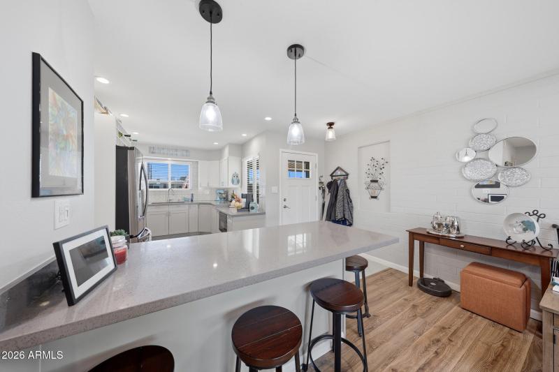 Kitchen / Breakfast Bar