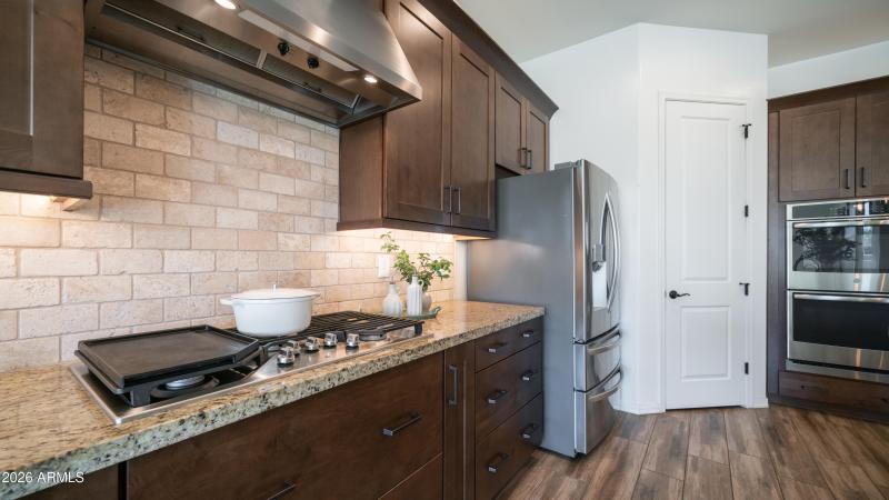 Gas Range and Walk-In Pantry