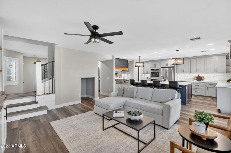 7-web-or-mls-34Davis Way