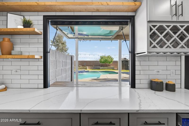 18-web-or-mls-45Davis Way