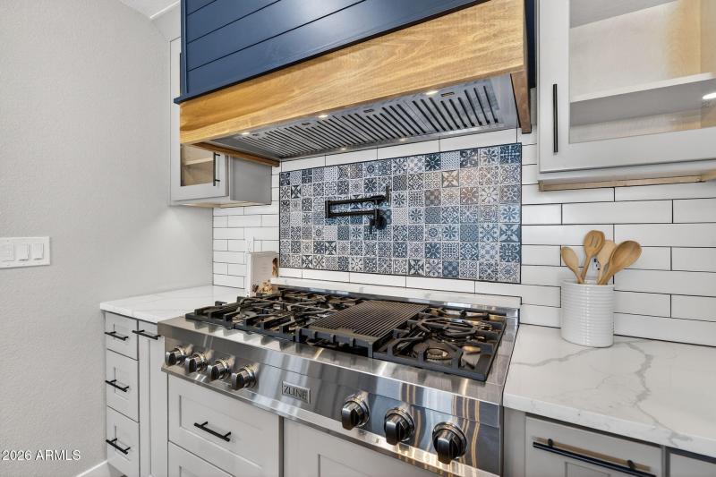 19-web-or-mls-46Davis Way