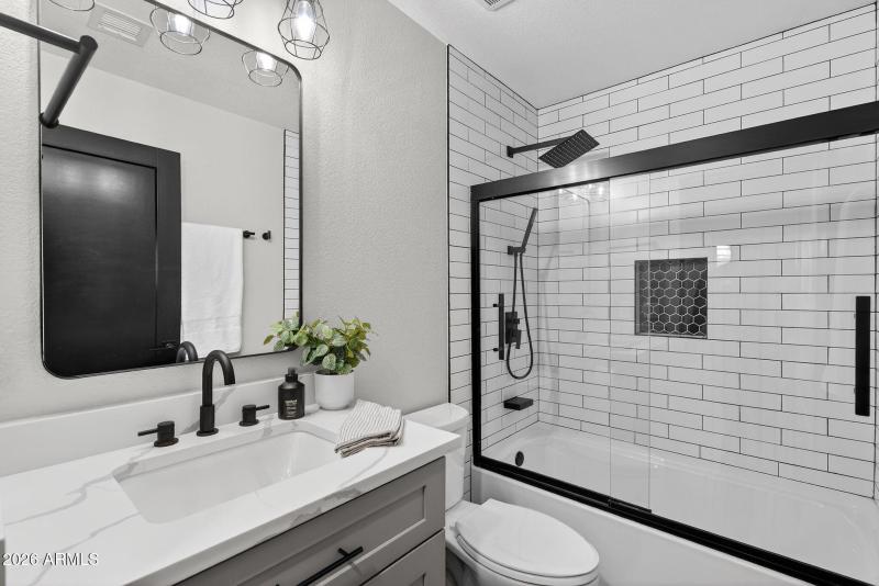 22-web-or-mls-47Davis Way