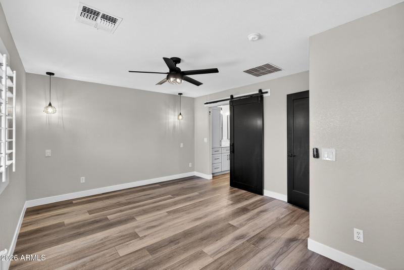 24-web-or-mls-64Davis Way