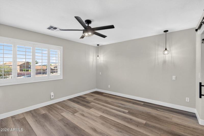 25-web-or-mls-62Davis Way