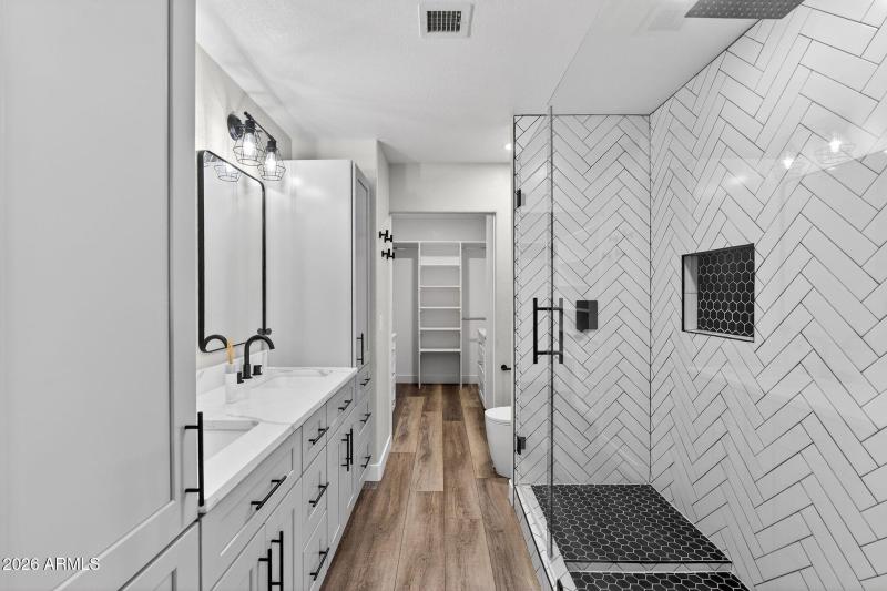 27-web-or-mls-67Davis Way