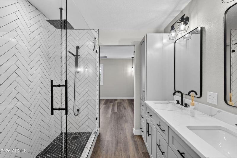 28-web-or-mls-68Davis Way