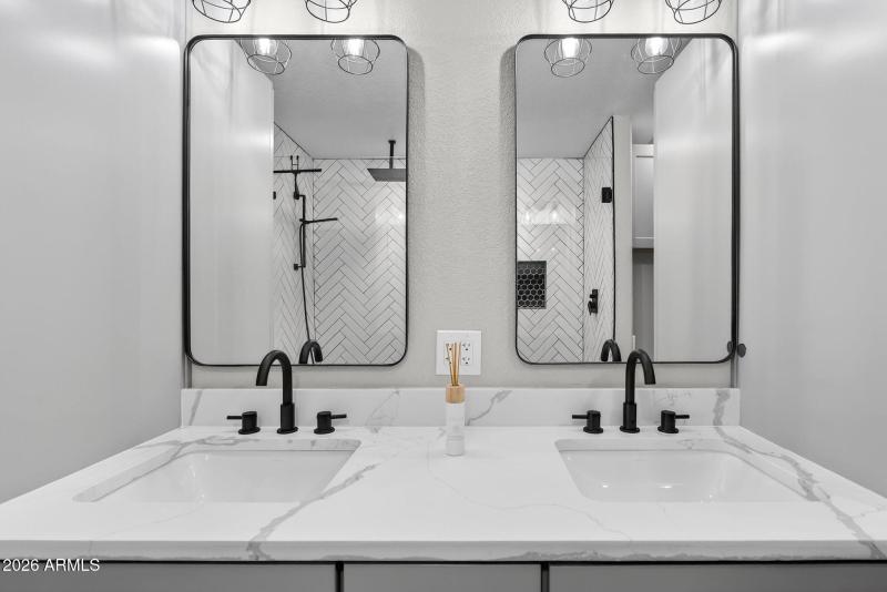 29-web-or-mls-69Davis Way