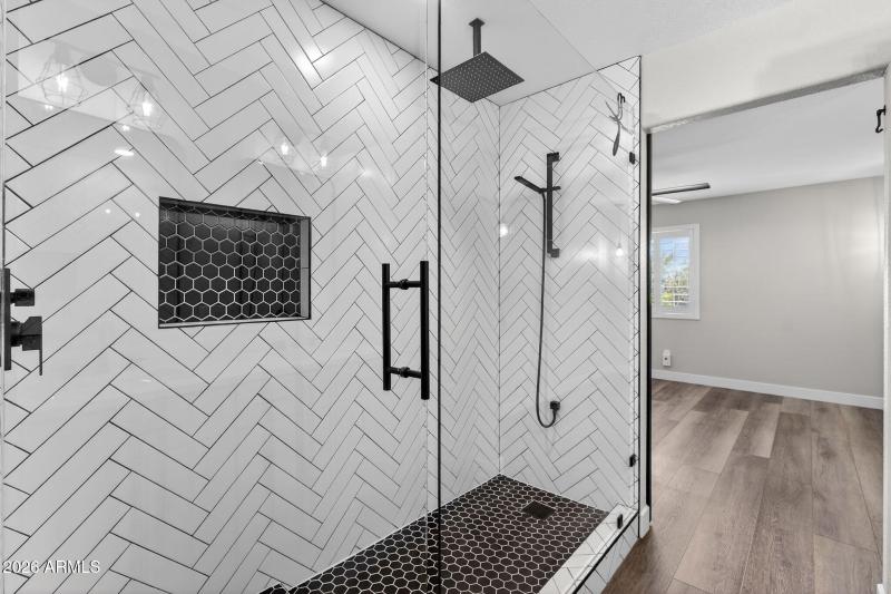 30-web-or-mls-70Davis Way