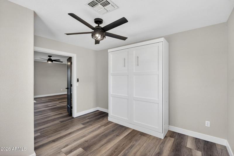 37-web-or-mls-54Davis Way