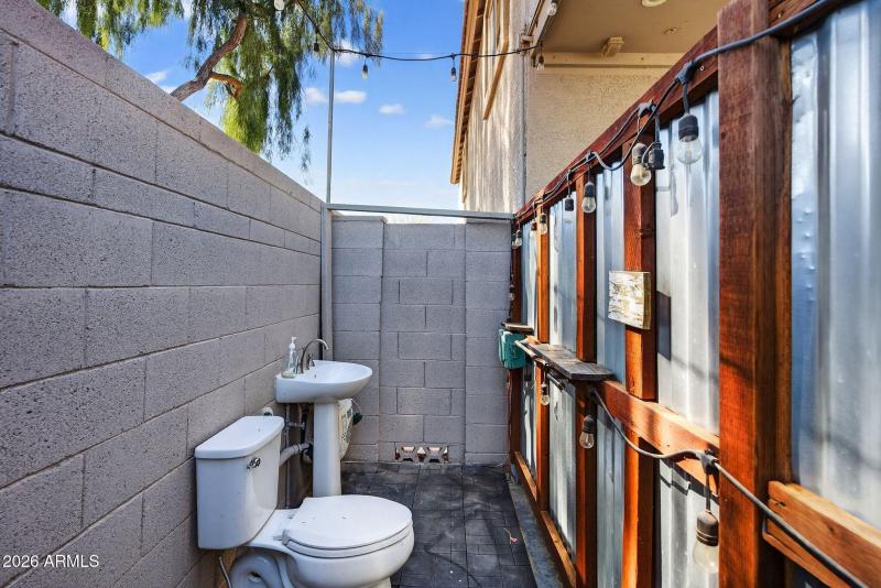 58-web-or-mls-85Davis Way