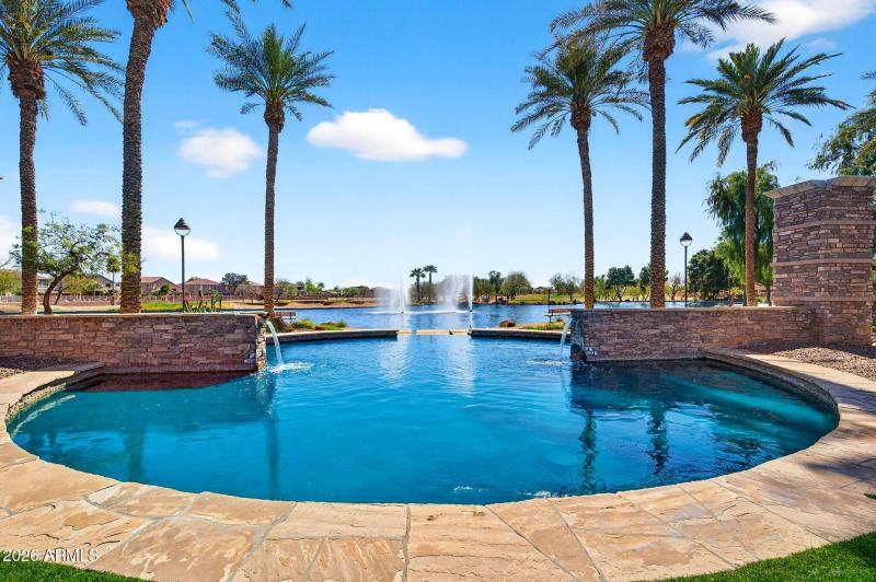 72-web-or-mls-25Davis Way