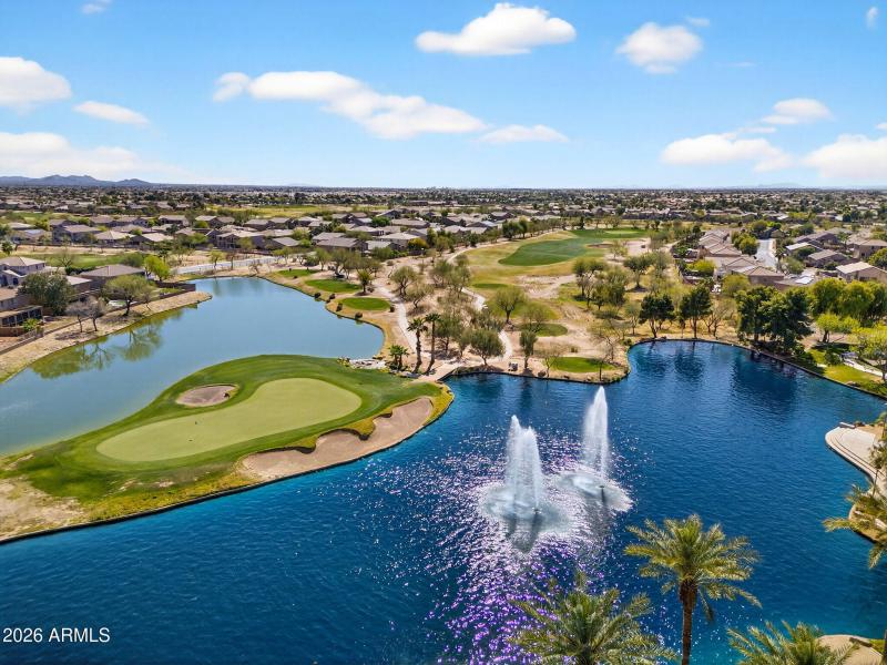 74-web-or-mls-02Davis Way