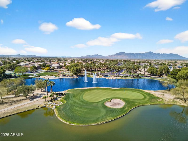 76-web-or-mls-06Davis Way