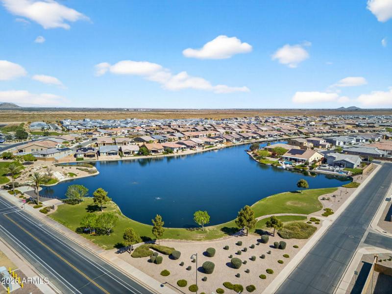 77-web-or-mls-09Davis Way