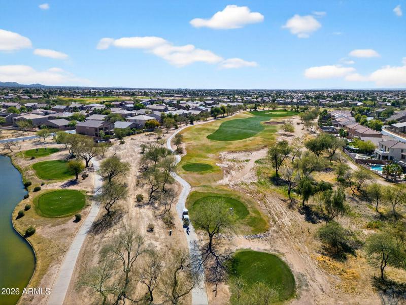 80-web-or-mls-03Davis Way