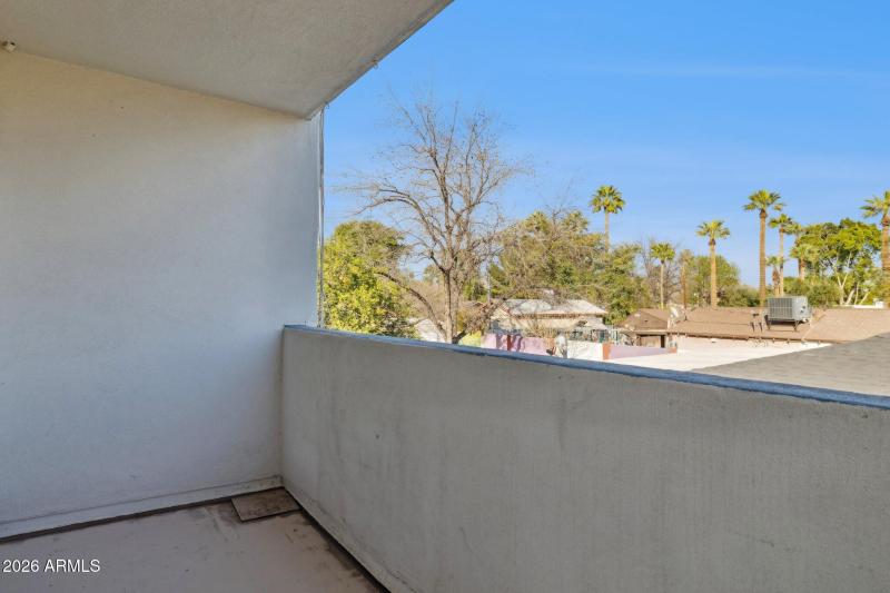 Covered Deck with Views!