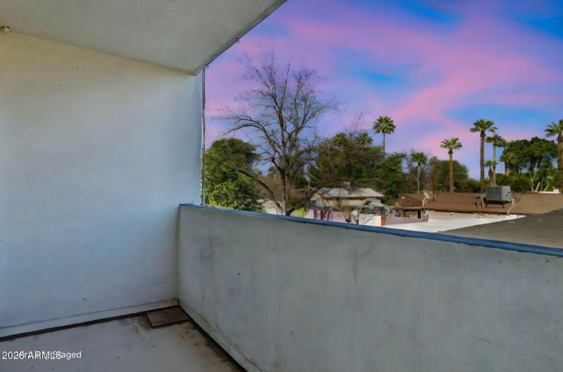 Covered Deck with Views!