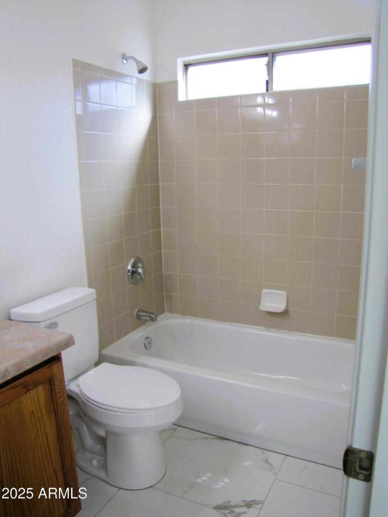 Primary tub/shower
