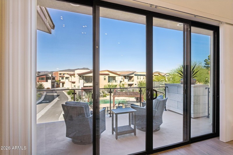 10-web-or-mls-1-easy-st-unit-30