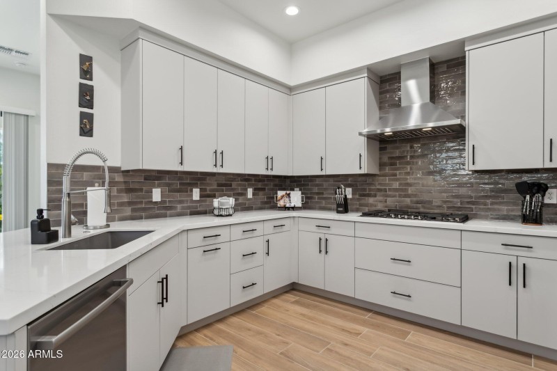 18-web-or-mls-1-easy-st-unit-30