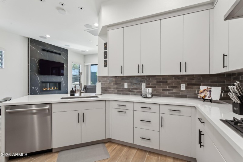 21-web-or-mls-1-easy-st-unit-30