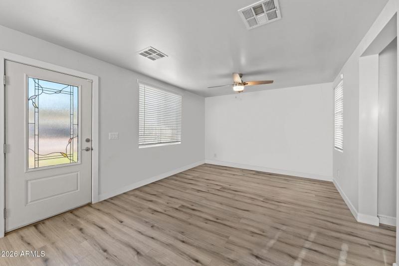 9-web-or-mls-living room crystal_1 (2)