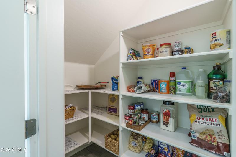 6) PANTRY