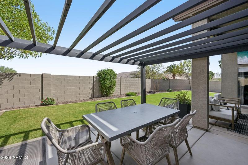 6-web-or-mls-N 79th Dr-S0303-006