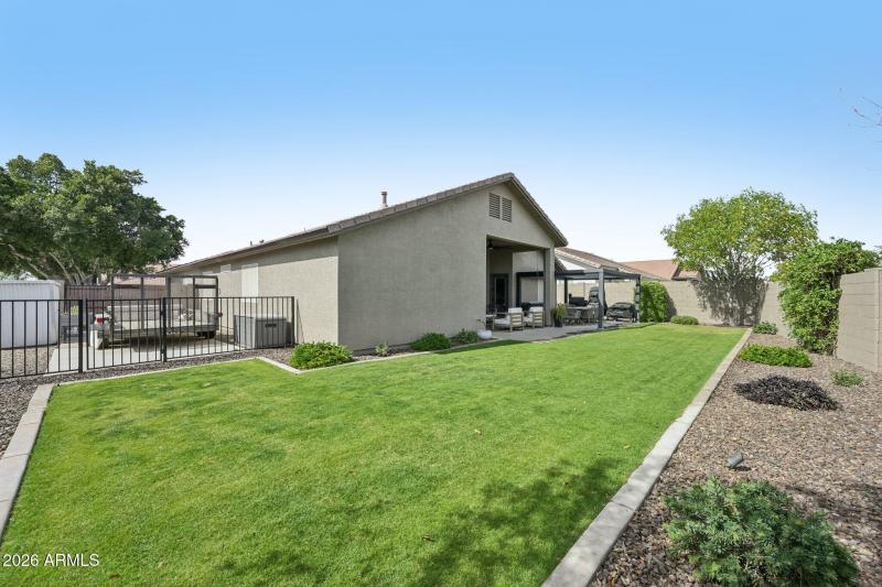 9-web-or-mls-N 79th Dr-S0303-009