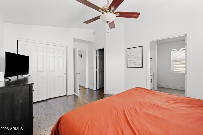 Primary_Bedroom_Photo_2