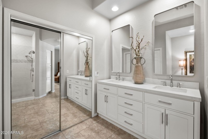 22-web-or-mls-15240-n-clubgate-dr-166