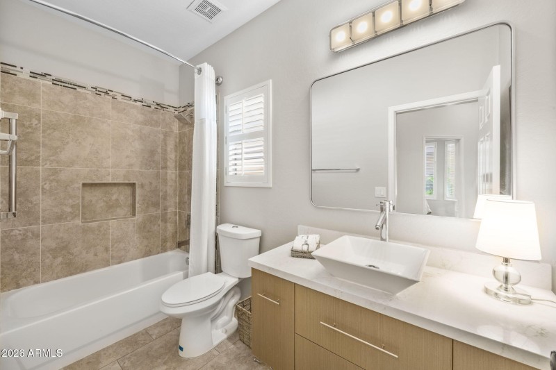 18-web-or-mls-15240-n-clubgate-dr-166