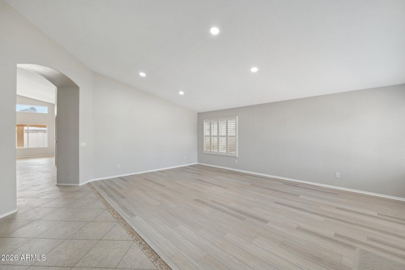 5-web-or-mls-9235-w-marconi-ave