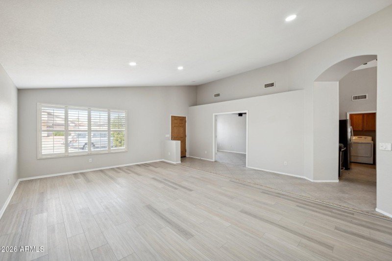 7-web-or-mls-9235-w-marconi-ave