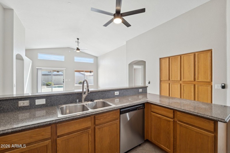 16-web-or-mls-9235-w-marconi-ave