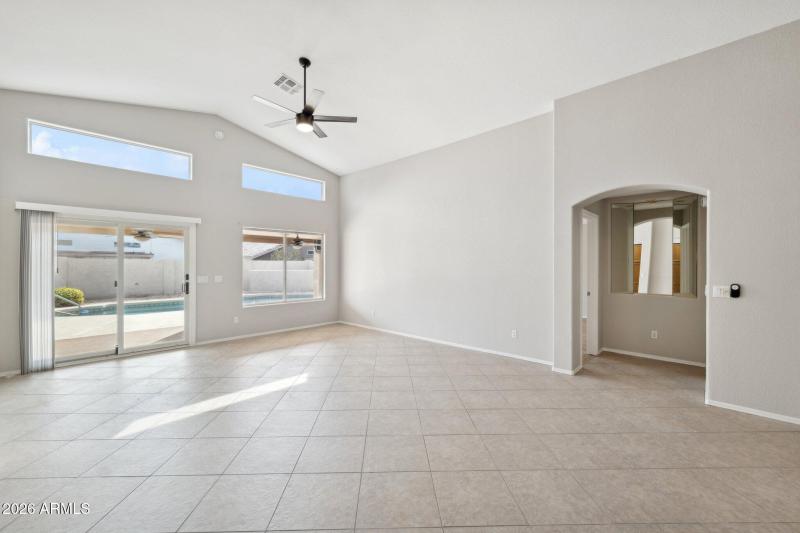 19-web-or-mls-9235-w-marconi-ave